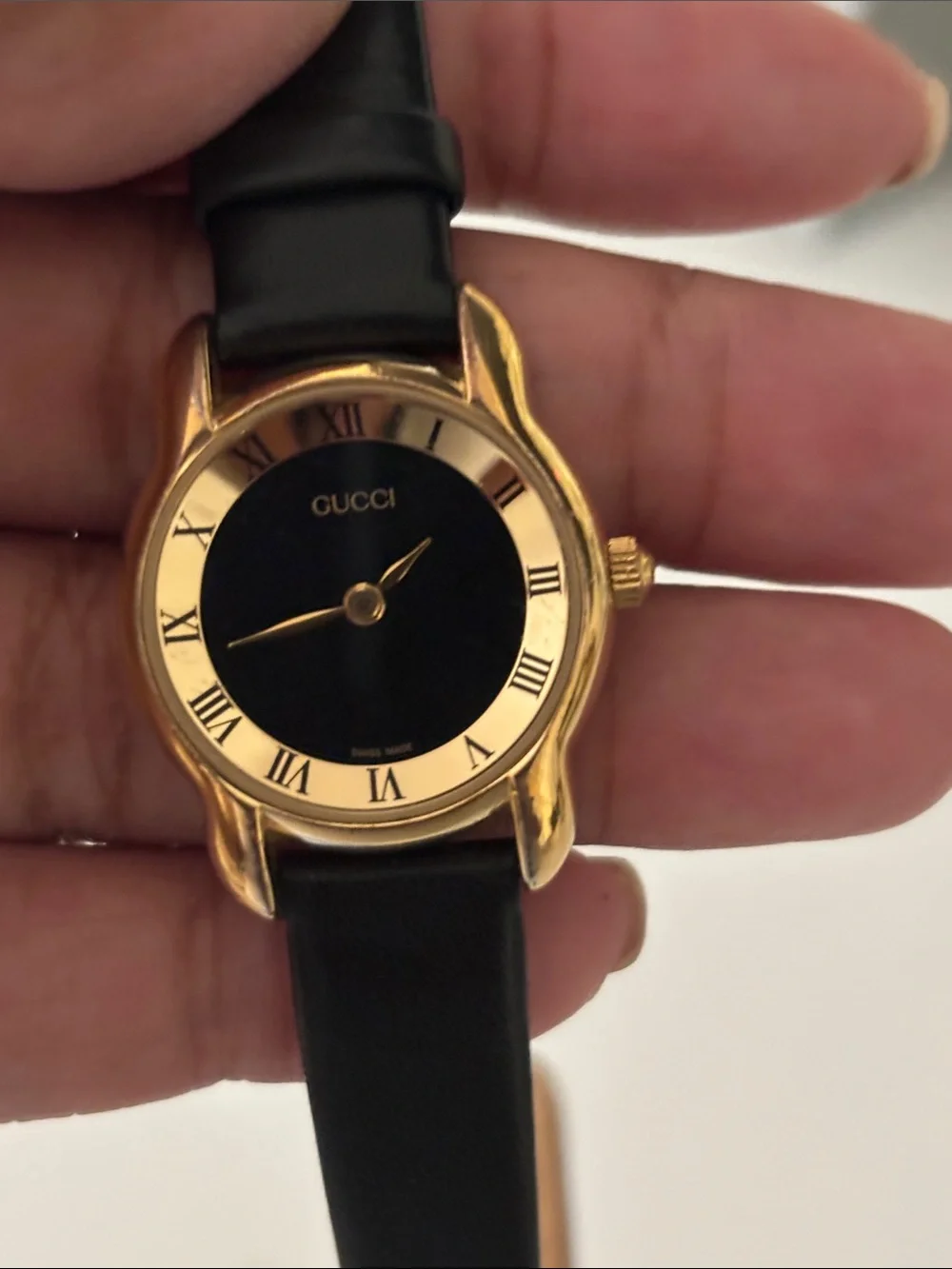 Vintage Gucci Gold-Tone Case with Black Dial and Black Leather Strap Watch